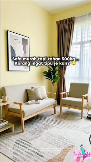 Sofa ni nampak simple, tapi arm rest dia solid rubber wood & kain fabric pun rasa premium. Paling gila—dia boleh tampung sampai 500kg 😳 Harga pun murah, rumah terus nampak kemas. #musthave #pov #home #homedecor #sofa
