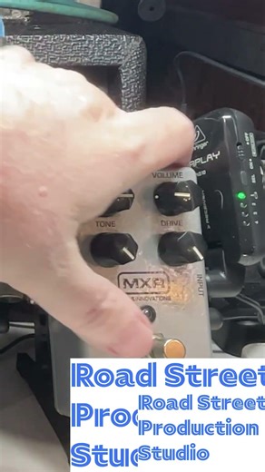 #What'schorus this sound like? #sweetwater #bass #mxr #tcelectronic #thunderbird #ampeg #phase