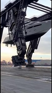 52K views · 159 reactions | Incroyable Robot avec Yacht! Un robot...