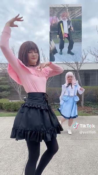 Ena Shinonome's Escape from Ifuudoudou in Cosplay