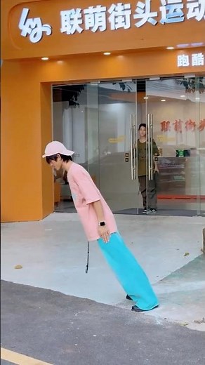 😍挑战迈克尔杰克逊的倾斜45°！Trying MJ’s Iconic 45° Lean! #跑酷 #极限运动 #这操作都看傻了 #搞笑