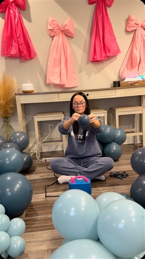 Kelcey | ✨Quick and easy balloon arch tutorial✨ #balloon #arch #balloongarland #diy #tutorial #balloonartist #partyplanning | Instagram