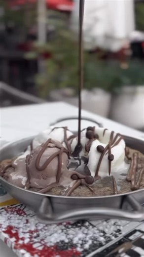 A giant chocolate moment worth melting for 🫠🍫🍪#maxbrenner | Max Brenner