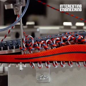 This shoe stitching robot creates the most awesome shoes you have ever seen. 👟 Via: KEEN | Interesting Engineering