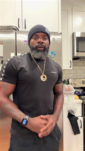 Keep it simple. Keep it lean. Keep it flavorful. Tonight’s quick fuel 🔥👇🏽 🍗 1.5 lb lean ground turkey 🧄 Minced garlic 🧂 Onion powder & garlic powder 🌶️ Jerk seasoning 🥗 Chopped salad kit 🫑 Chopped bell peppers 🧅 Chopped onions This is how we build meals that taste good AND support the goals. No guessing. No excuses. Just prep, cook, and stay consistent. — Coach Transformer 💪🏽 #CoachTransformer #TransformerNutrition #HealthyCooking #LeanMeals #GroundTurkey @tko_the_ceo @TODAL1 “Da Sha