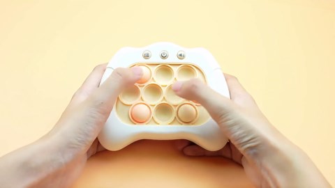 Pop The Target! Handheld Speed Push Game Machine: A Fun Multiplayer Game for Family. Sensory Fidget Toy Christmas Toys Gifts for 6 7 8 9 10 11 12 Years Old Kids Road Trip Car Games Light Blue