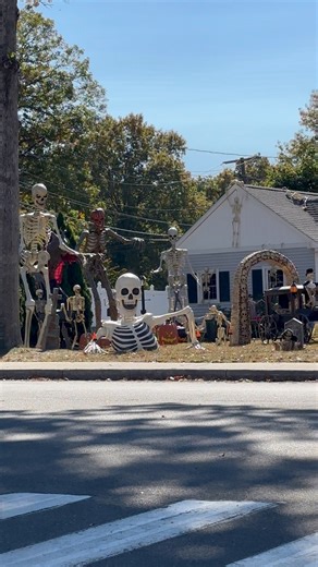 Ahh 😱this is scary lol #halloweendecor | Drizzy&Mandy