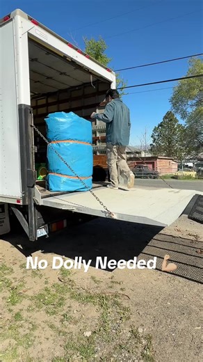 Moving jumpers around like pros. Flipped this one from the truck lift onto the ram with ease. Strength isn’t the only thing needed when you have technique! #jumpnjoyjumpers #hardwork #smallbussiness #inflatables #strength #technique #heavy #work