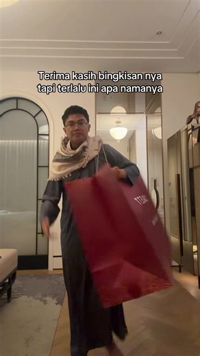 Makasih min, tapi ini gimana cara bawa nya balik @Scarlett Perfume #parfumviral #parfumtiktok