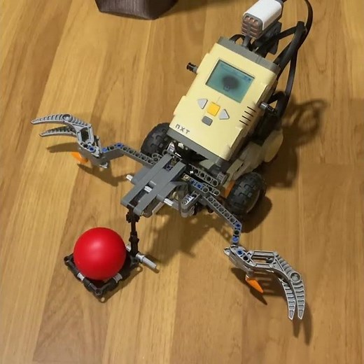 LEGO Mindstorms 8527 NXT Tribot with sound sensor