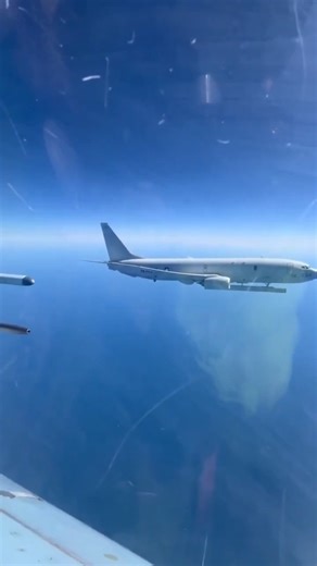 🛩️Russian fighter jet intercepted a U.S. Navy P-8A Poseidon over the Black Sea. The P-8A was likely flying in international airspace on a routine surveillance mission near Crimea. 📹Video: Clash Report | Ukraine Breaking News