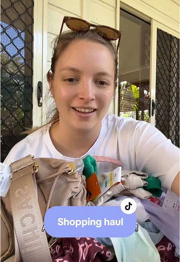 Airlie Beach Shopping Haul: Discover Op Shop Finds