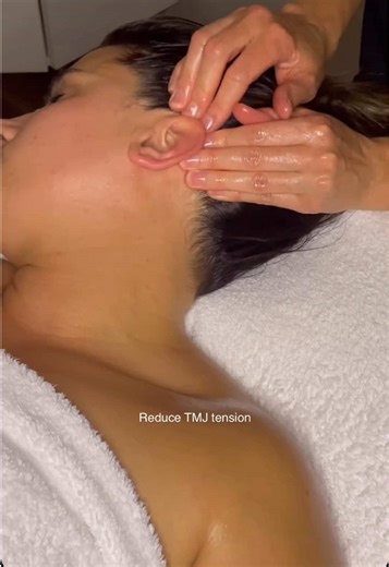 MLD for TMJ Tension 🤲🏻 MLD (Manual Lymphatic Drainage) is extremely effective for TMJ (temporomandibular joint) release and offers multiple benefits: \t🤲🏻\tReduced Jaw Tension: MLD helps release built-up tension around the jaw, easing discomfort and reducing tightness in the muscles responsible for TMJ dysfunction. \t🤲🏻\tImproved Circulation: By promoting lymph flow, MLD helps remove excess fluid and toxins from the jaw area, encouraging better blood circulation and tissue repair. \t🤲🏻\t