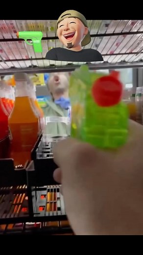 #piupiupiu 🔫😂🤣🤣🤣 #surpriseprank #maikmasterpranksreloaded #maikmasterpranks #funnypranks #prankvideo #pranks #funny #lol #hilarious | Maik Master Pranks Reloaded