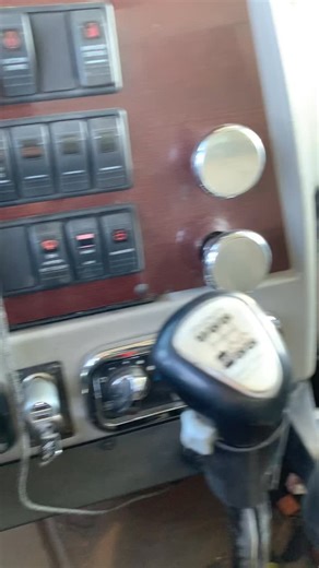 Demonstration of how I usually #shift the #18speed transmission in a #semitruck | Ken Livingston