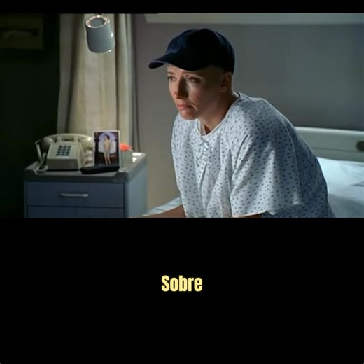 🎬 "Wit": Una película que te hará reflexionar sobre la vida, la humanidad y la medicina. 💔🩺 ¿Alguna vez has pensado en el verdadero significado de la empatía en la salud? "Wit" (también conocida como "Amar la vida") es un poderoso drama que sigue la historia de Vivian Bearing, una profesora de literatura enfrentando un diagnóstico devastador. 🔹 Una actuación conmovedora de Emma Thompson. 🔹 Una crítica profunda a la deshumanización en la medicina. 🔹 Un recordatorio de que, más allá de la ci