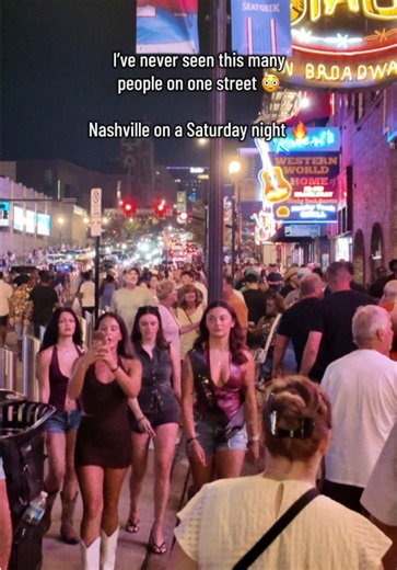 Nashville is absolutely PACKED tonight 🤯🔥 The streets are full, music is everywhere, and it feels like the entire country showed up at the same time 😂 Is Nashville always this crazy on a Saturday night? 👀 #nashville #nashvilletn #nashvilletennessee #titans #tennessee