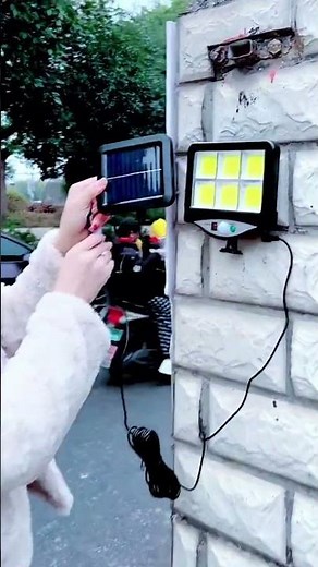 Top Solar Anti-Theft Alarm Light for Home Garden