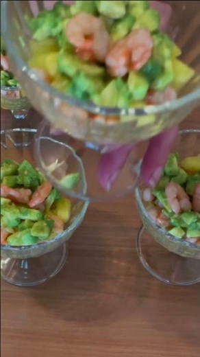 Verrines crevettes avocat ananas #recette #noël #verrine #holidayswithshorts