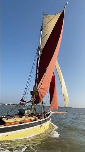 Lovely to sail in company with this 28 foot Gaff Cutter. 😁⛵️ #sailingadventures