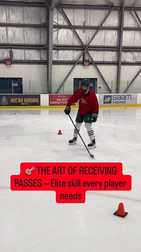 🎯 THE ART OF RECEIVING PASSES — Elite skill every player needs! If you want to create offence FAST, you need more than soft hands… you need smart mechanics 👇🏒⚡️ 🚨 Watch this: Player receives a pass using only the top hand, letting the stick absorb the puck in the sweet spot. It settles instantly, and he rips a quick slap shot 💥 That’s elite execution. 🧠 3 KEY POINTS FOR PLAYERS & COACHES 1️⃣ Top-Hand Control = Elite Touch Hold the stick with only your top hand as the puck arrives. This all