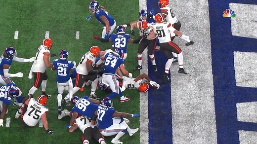 Nick Chubb's goal-line extension nets TD run No. 10 in 2020