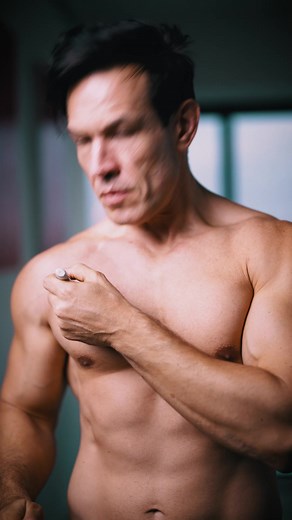 12K views · 269 reactions | How to massage the upper pecs - this is feels sore on everyone. We use these muscles often and are never touched here which makes it properly sensitive. But the release feels like heaven. This position feels really nice but it makes the massage somewhat difficult and practice is needed to find flow. If it doesn’t feel right to you try it on the bed with your partner lying down and you sitting beside them. | Melt: Massage for Couples | Facebook