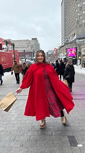 Such a cute little market! If we hadn’t gone out for lunch right before, we totally would’ve eaten there. So many cute shops and artisans, Christmas music, and of course, a few too many people to be honest 😂 #christmasmarkets #christmasmarché #christmasmarketmontreal #montrealchristmasmarket #christmasoutfits #plussizeoutfits #couplestravel | VoluptuousLeah