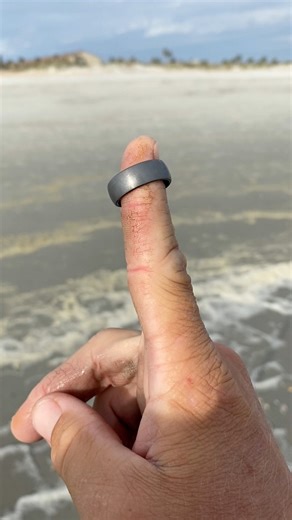 Metal detecting with my minelab xterra elite and finding lots of rings #beach #digging #ckg #scoop #minelab #gold | Joe Digger