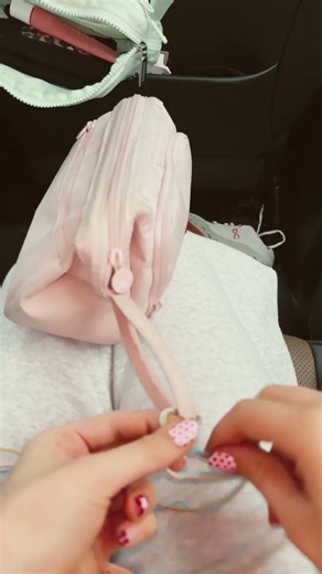 How to make a string bracelet hope this helps🩷