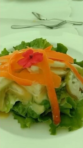 Salad with Edible Flower 🌺