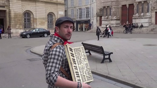 ATTENTION : Ceci n’est pas une vidéo de propagande ni un clip de campagne électorale, juste le point de vue d’un homme déçu par la politique depuis qu’il est en âge de voter. Je suis pour l’être humain bizatous merci à Bruno Ginoux et Frédéric Bacchi merci pour l accordéon @guiom regnier (parodie Claudio Capéo) Anthony Joubert | Anthony Joubert