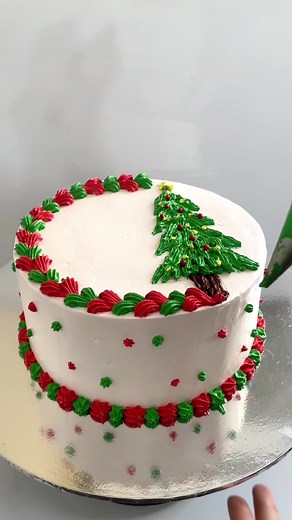 Christmas cake tutorial #cakedecorating #cakereels #fbreels #viralreels #christmas #festive #reelvideo #viralreelsvideo | HAFSI