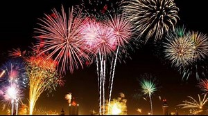 Mengapa Perayaan Tahun Baru Identik dengan Pesta Kembang Api? Cek Sejarahnya Berikut Ini - Tribun-bali.com