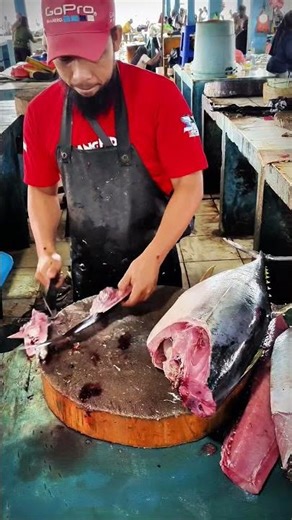 Fresh yellowfin tuna cutting skills #tunacutting #shorts