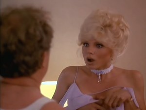 Loni Anderson Kicks a Man in the Balls in Stroker Ace (1983)