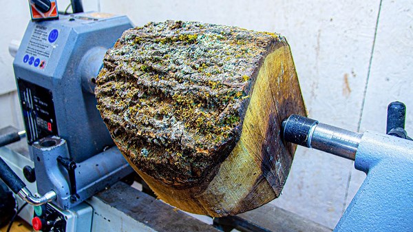 Woodturning - Live Edge Walnut Bowl