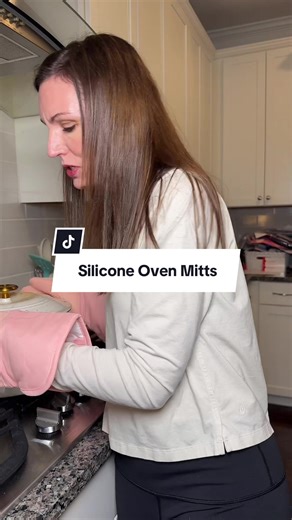 Heat-resistant silicone oven mitts designed for safer, stress-free cooking. These waterproof, non-slip oven gloves protect hands up to 500°F, making them perfect for handling hot pots, pans, and baking trays. Features a textured silicone grip for maximum control and a soft cotton lining for comfort. Easy to clean, durable, and designed for everyday home cooking, baking, and grilling. A must-have kitchen essential for anyone tired of burning their hands. #siliconeovenmitts
