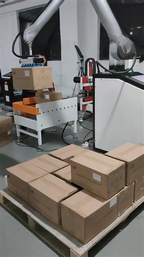 Workers get tired — collaborative palletizers don’t. Our collaborative palletizing robot runs consistently shift after shift, helping factories reduce labor pressure while maintaining stable output and safety. ✔ Replace repetitive manual handling ✔ Improve efficiency ✔ Lower labor costs Ready to upgrade your production line? Send us a message to learn more. #Automation #Palletizing #FactoryAutomation #CollaborativeRobot #Manufacturing #Industry40 | Palletiser