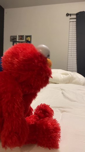 Elmo's Toilet Troubles in Sesame Street 4093