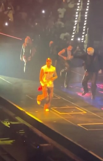 Chris Brown- Heat 🔥 - 1111 Tour (Fortworth TX) @Taylor @chrisbrownofficial #taylorterry #chraylor #chrisbrownofficial #chrisbrown #breezy #bestduo #bigmama #thebiggest #fypシ゚viral #heat
