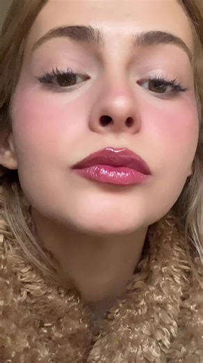 kind of love the blue nails atm