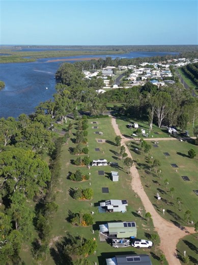 📍 Rocky point retreat, Winfield 🎣 Camping on Baffle Creek QLD, huge sites! Great spot to relax and fish. Our first stop on our lap around AUS 🥳 P.S we are new to flying our drone 😂 #travellingaustralia #fishing #qld #camping