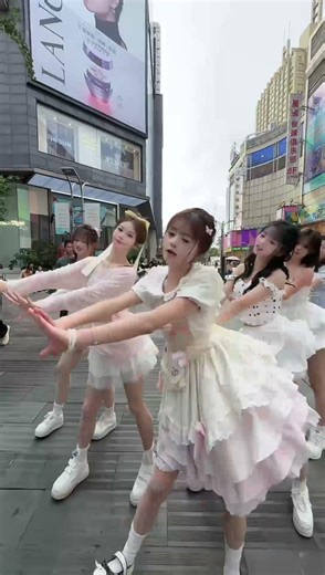 #shorts #GirlGroupDance #ChineseGirlGroupDance #OutdoorDance #女团舞 #中国女团舞蹈 #户外舞蹈 011