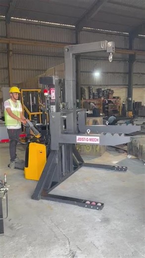 Stacker with a crane #materialhandling #scissorlift #stacker