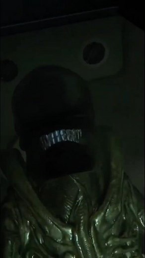 Getting Jump Scared by the Sound of My Thighs #AlienIsolation #Xenomorph #Fail