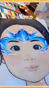 Elsa face painting is always a top favorite for kids! Icy blue gradients, snowflake lines, and glowing highlights— as soon as they see it, they say: “I want to be Elsa!” ❄️👑 This design is magical, photogenic, and fits any face shape. Clean colors, elegant strokes, and a sparkling princess vibe— perfect for parties, events, and booth painting days. Always one of the most requested princess looks! Want to learn this Elsa face painting? Comment “Want to learn,” and I’ll teach you step by step! 👇