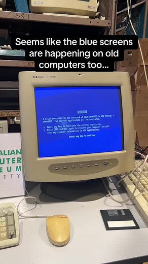 Blue Screens on Old Computers: Filmed at Australian Computer Museum
