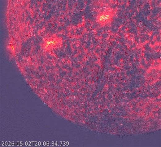 🚨A large solar filament is on the verge of breaking away from the Sun right now.If it lifts off successfully, it could launch a coronal mass ejection or CME directly toward Earth.Nothing has been confirmed yet. But experts are monitoring.