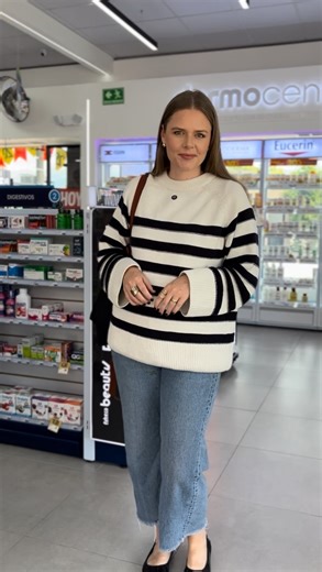 Claudia Schiess | Fashion & Lifestyle Content Creator on Instagram: "Con niños en casa, para mí estar preparada no es exagerar, es cuidar con calma. Tener lo básico a la mano me da tranquilidad, pero siempre con criterio y consultando con el médico cuando hace falta. Y sí, ahora en Fybeca hay descuentos en varios de estos productos, lo cual siempre suma cuando se trata de salud y bienestar en casa. Cuidar también es prever."